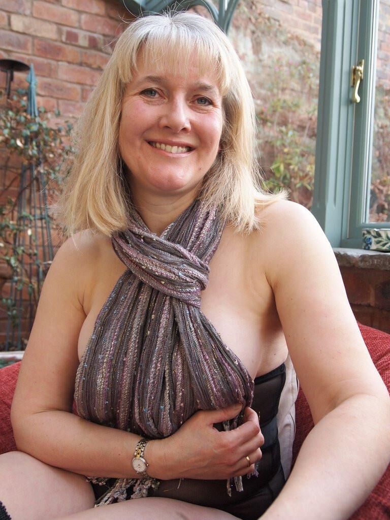 Amateur Hotwife Cutie Beccy