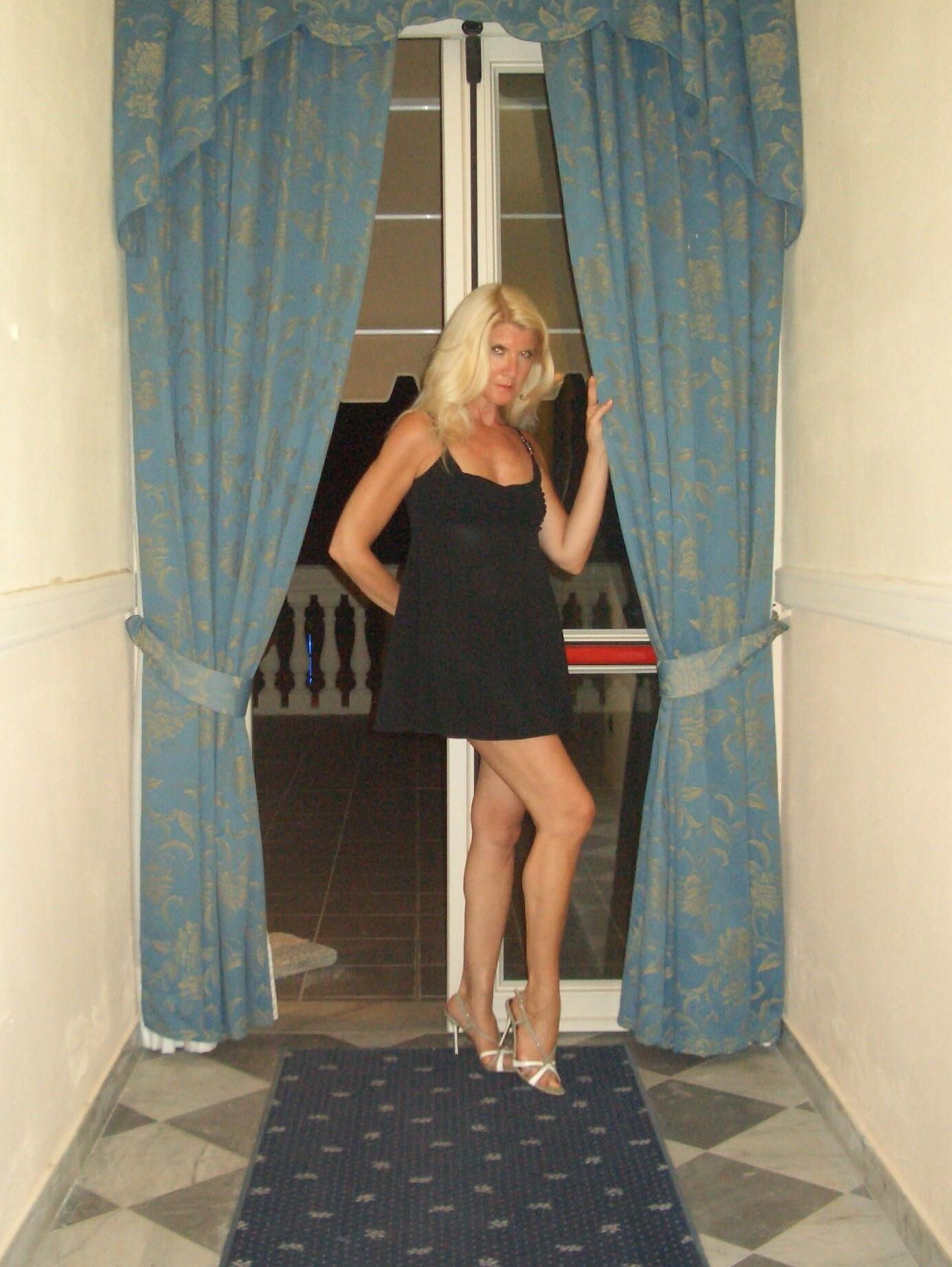 PUBLIC NUDITY AT HOTEL 