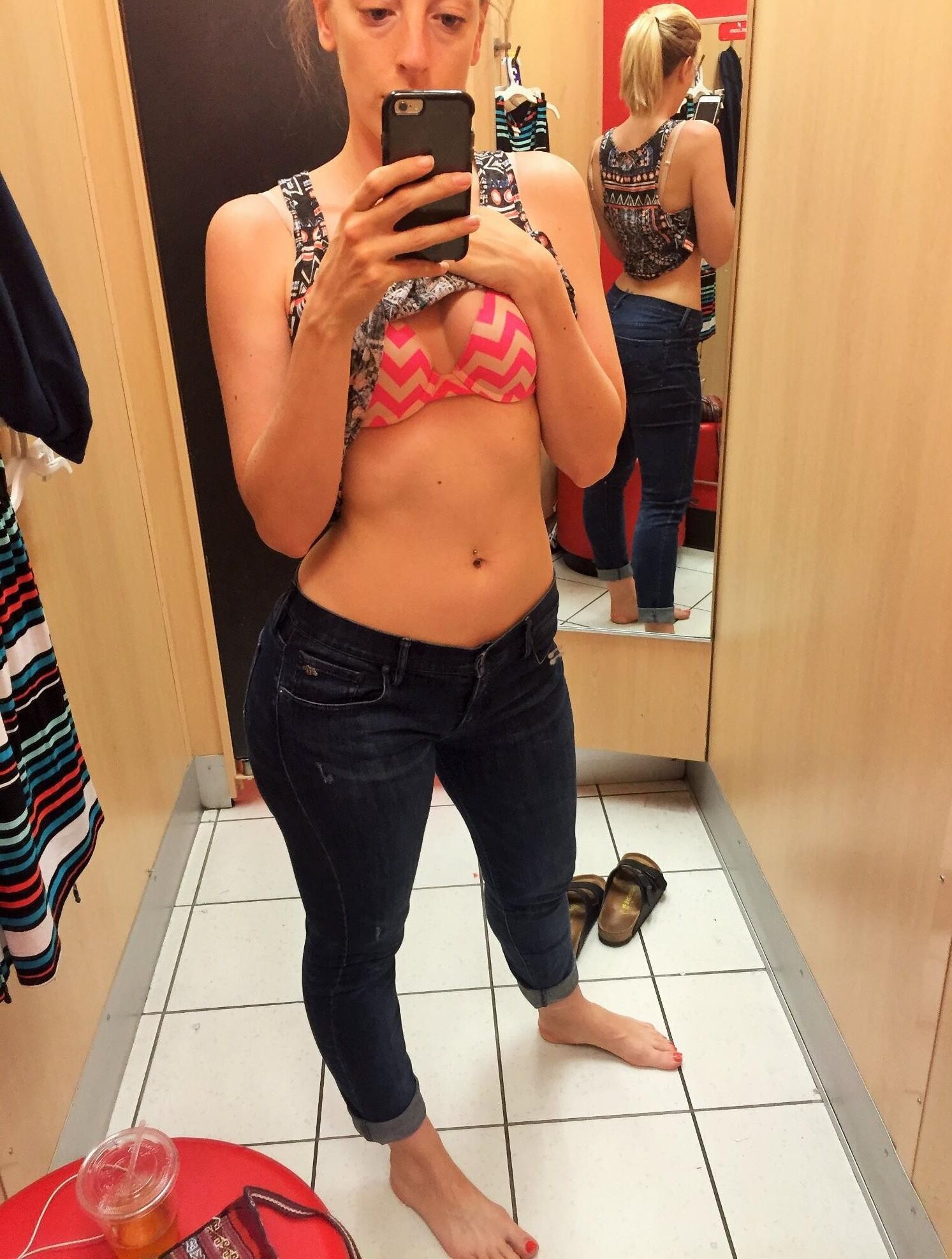 Pawg loira posando nua em casa