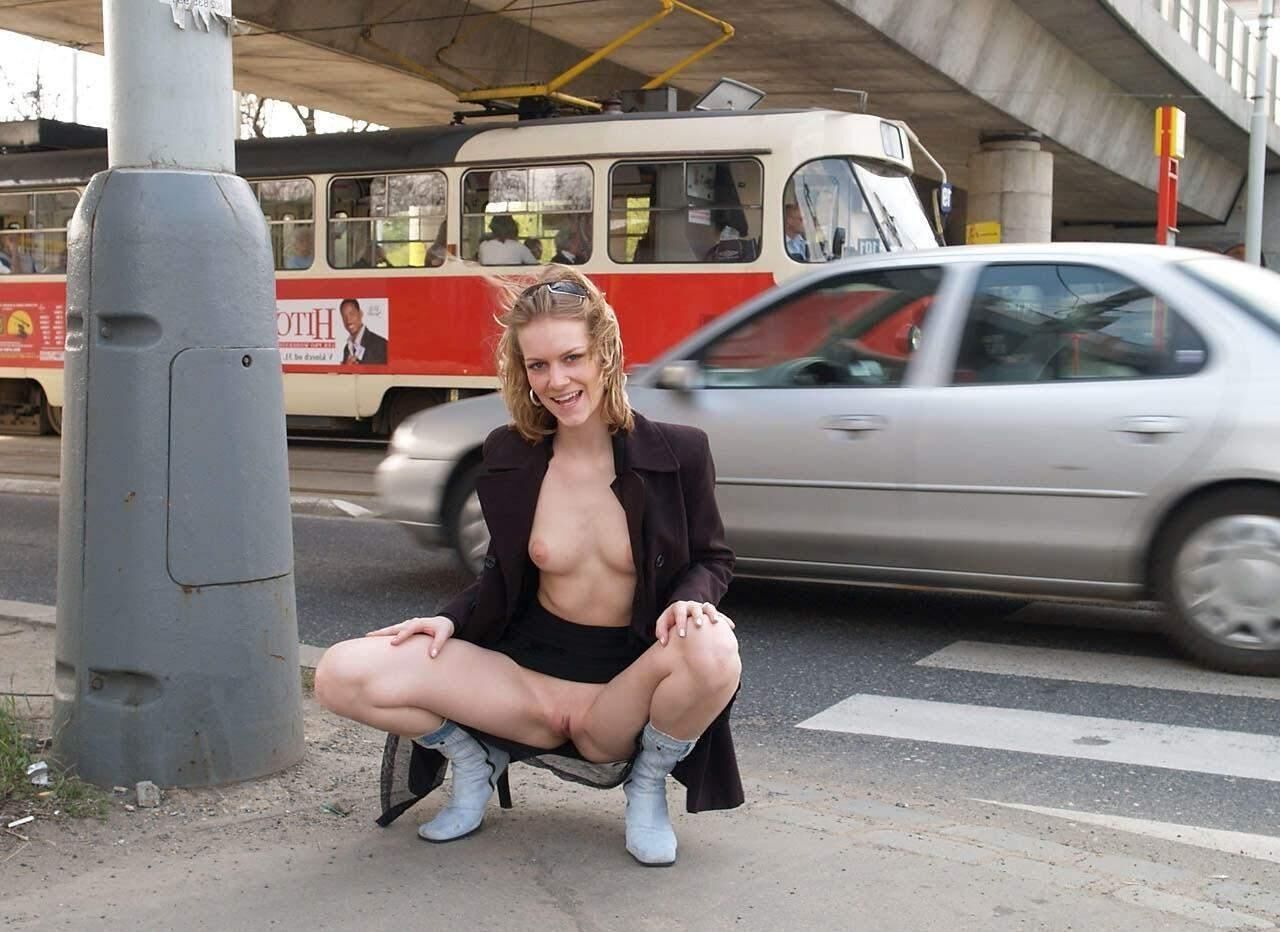Blondes squatters