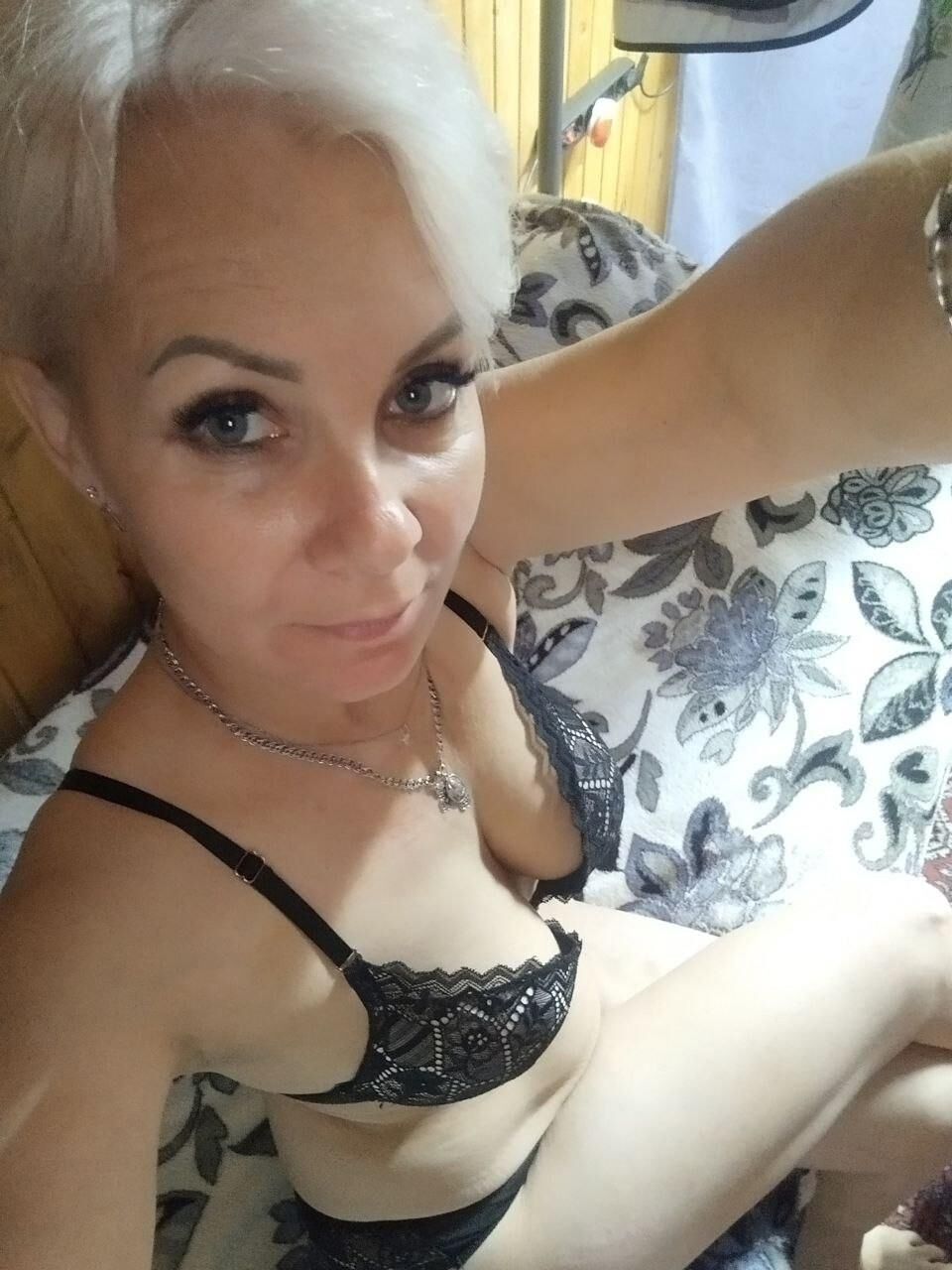 Mature Russian blonde Guzel from Kazan gave the show