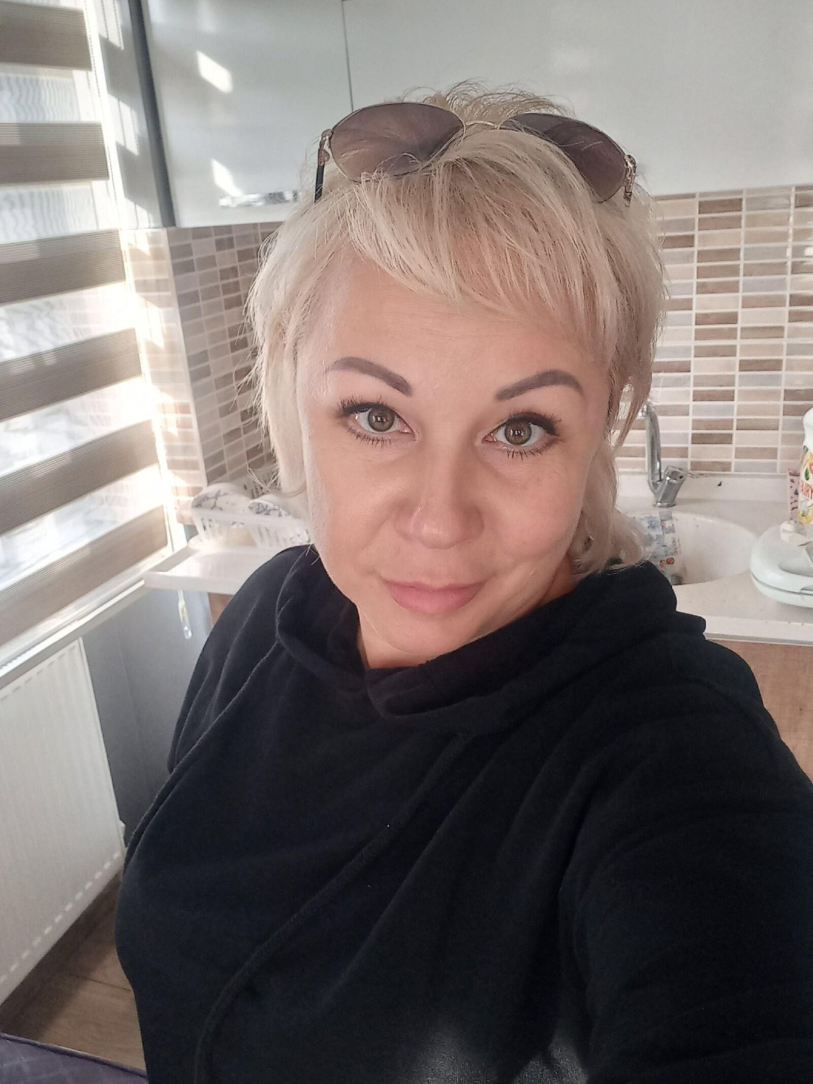 Mature Russian blonde Guzel from Kazan gave the show