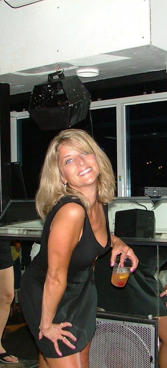 Sexy Amateur Milf Hotwife Tara