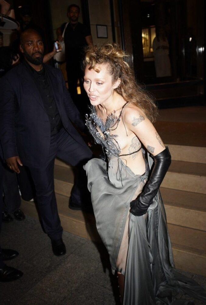 Miley Cyrus Seen outside her Hotel in Paris