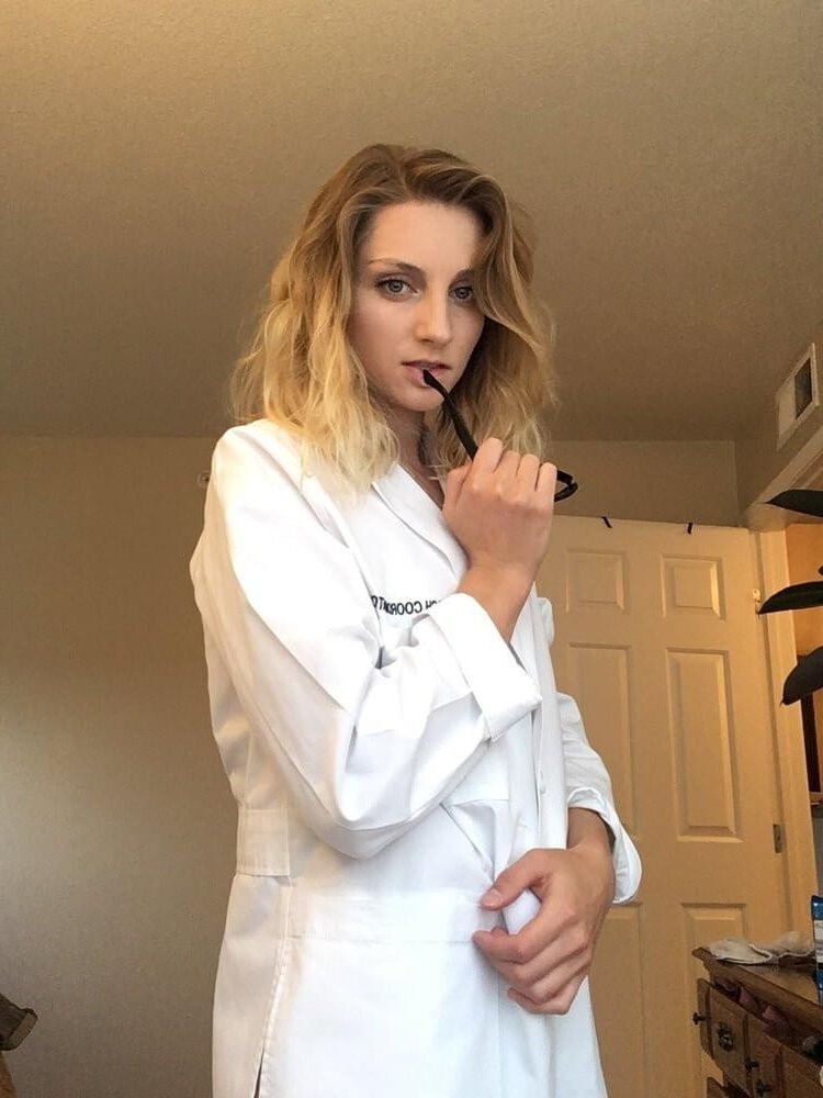 Petite Blonde