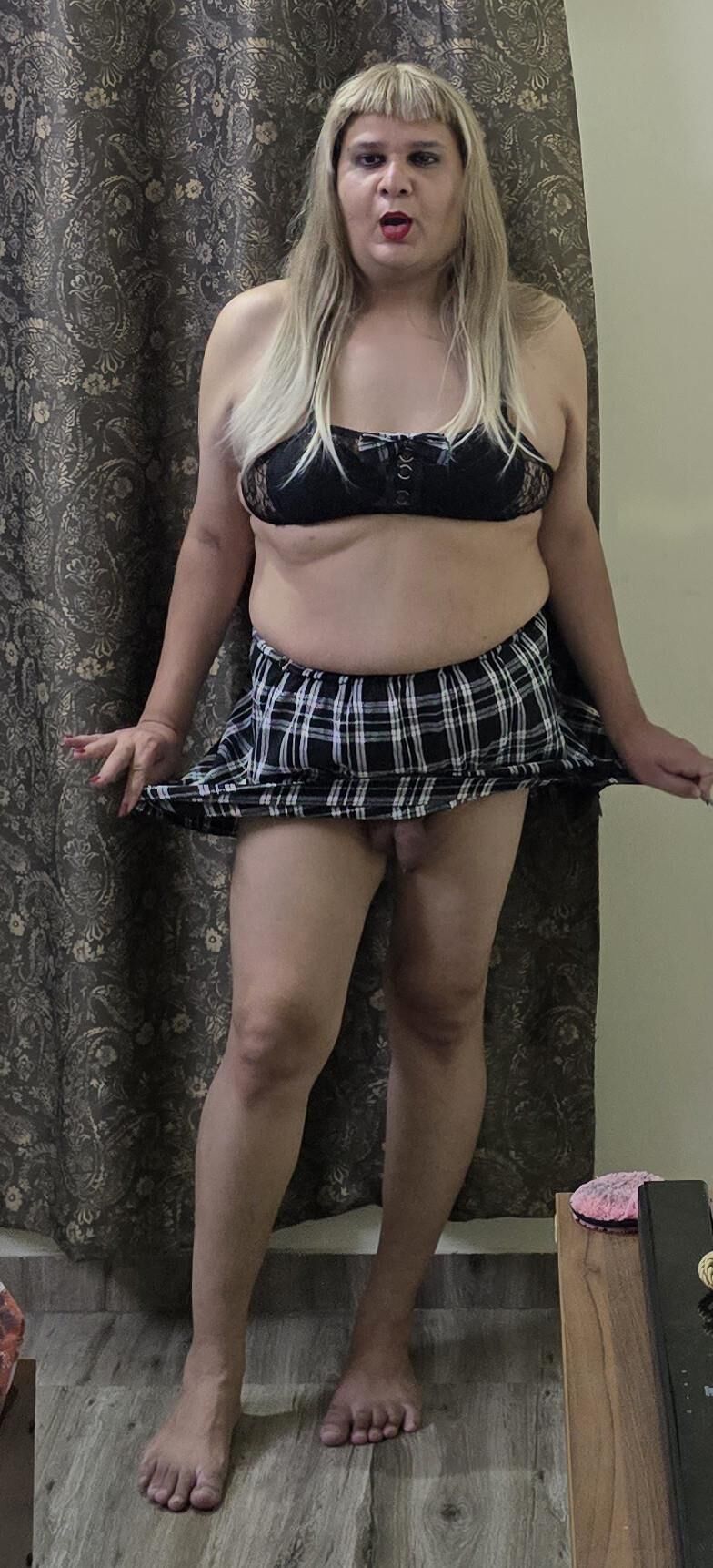 rubio transexual Monica M muestra S
