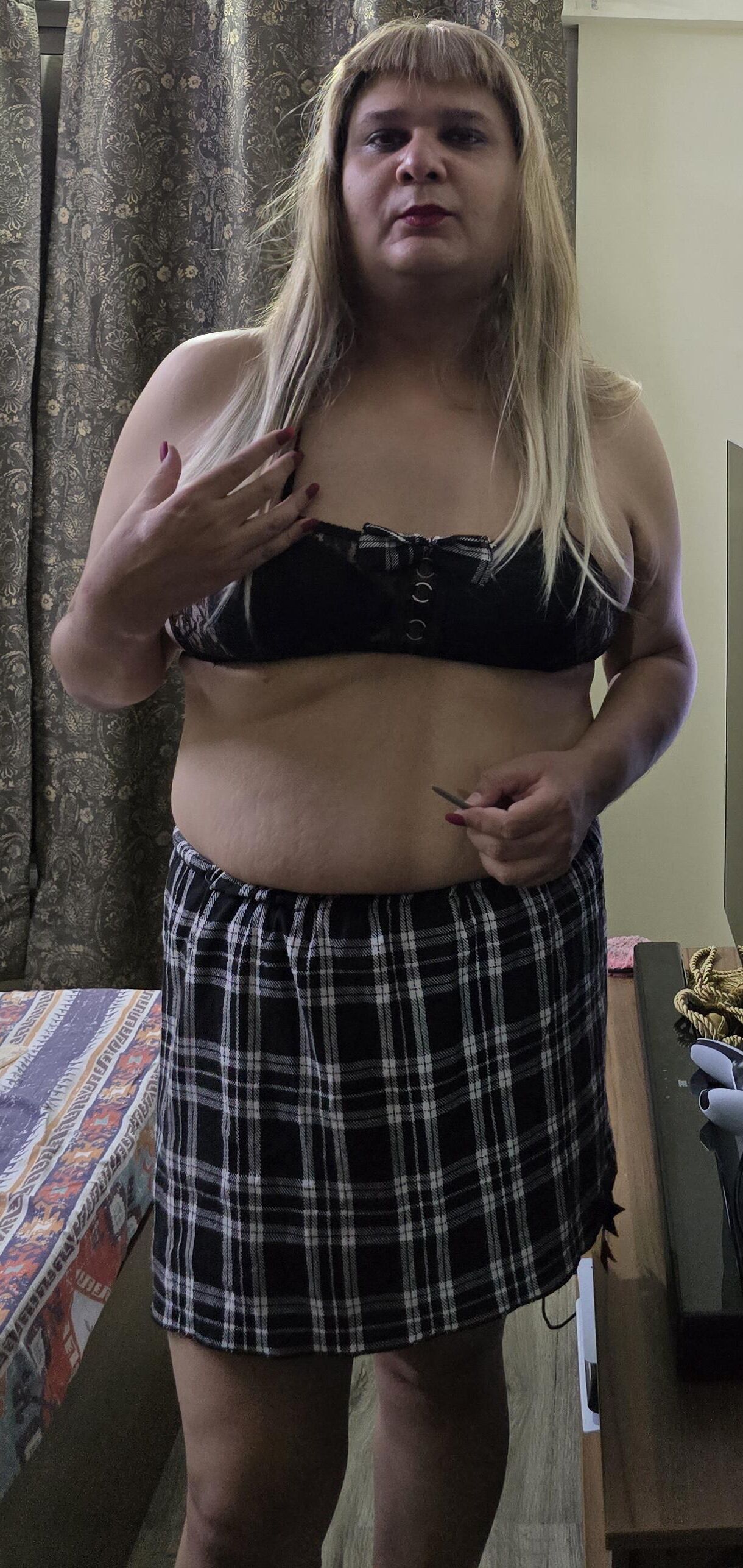 rubio transexual Monica M muestra S