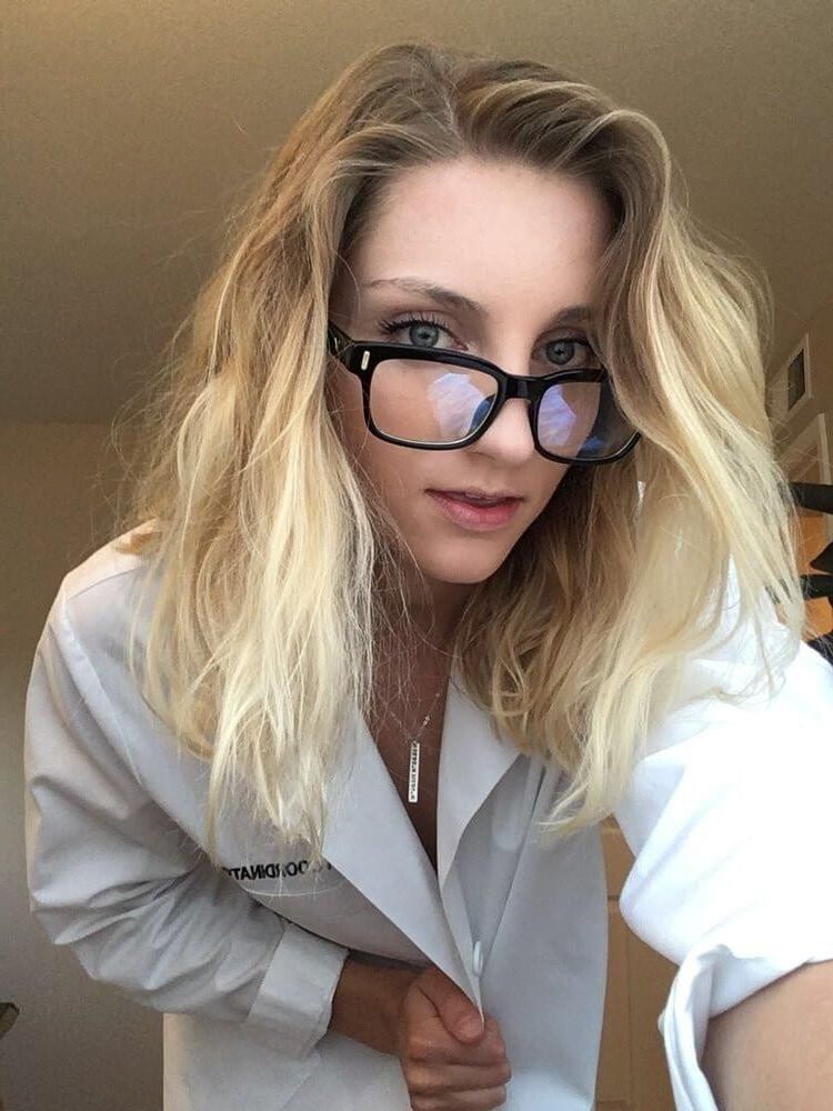 Petite Blonde