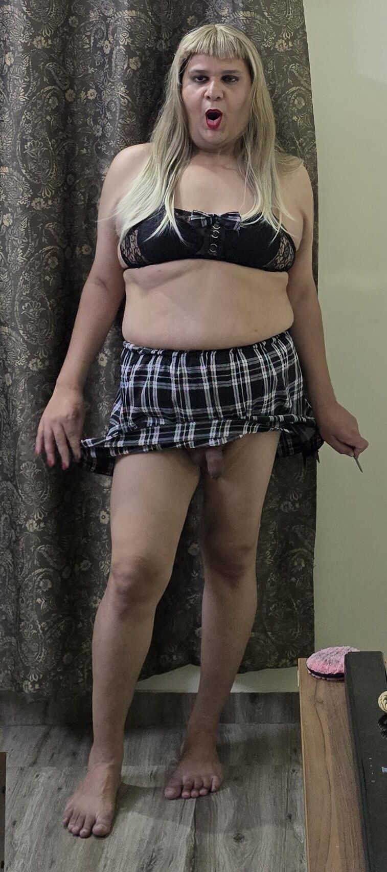 rubio transexual Monica M muestra S