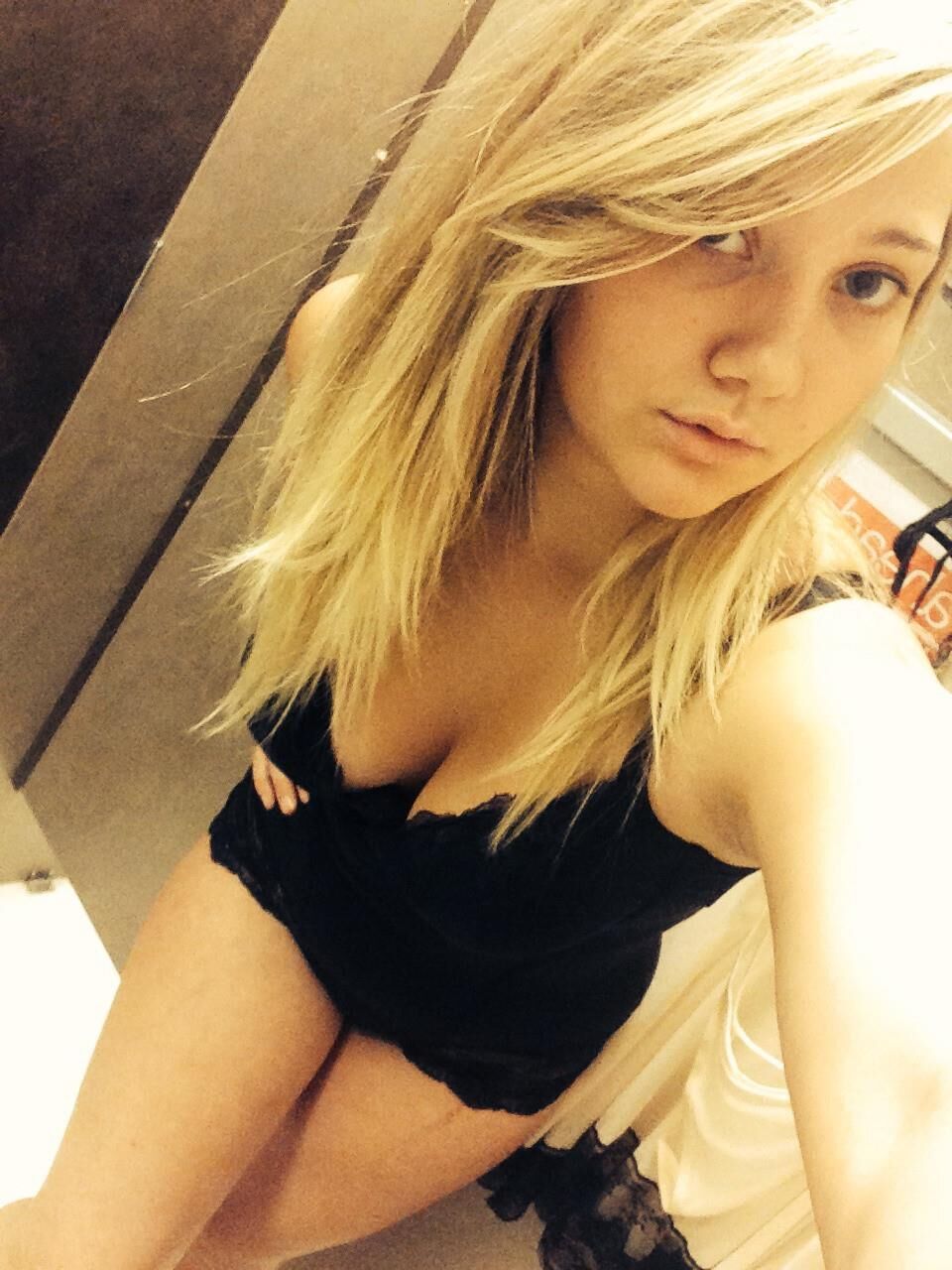 Gorgeous Canadian selfie teen Erin
