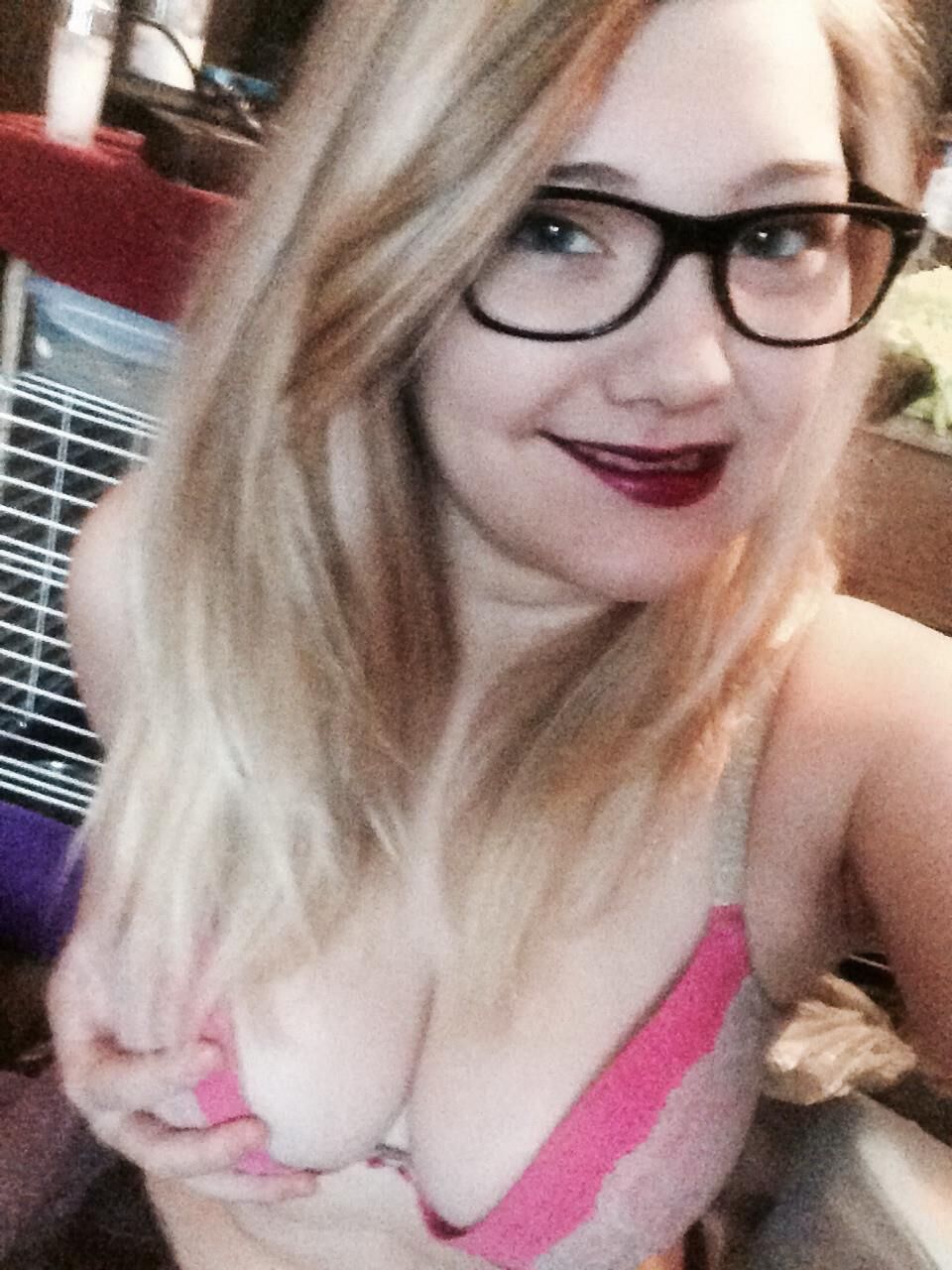 Gorgeous Canadian selfie teen Erin