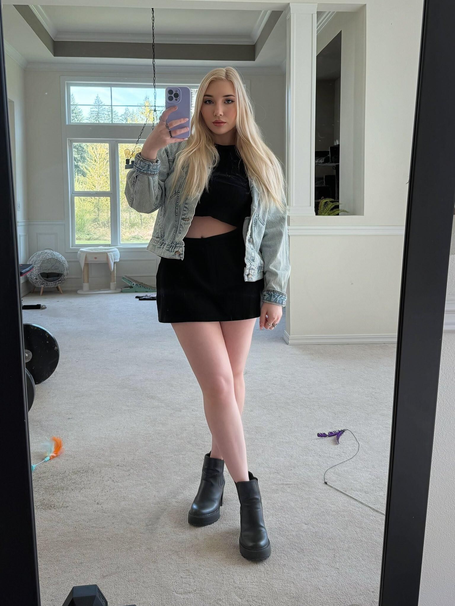 blonde fuckdoll