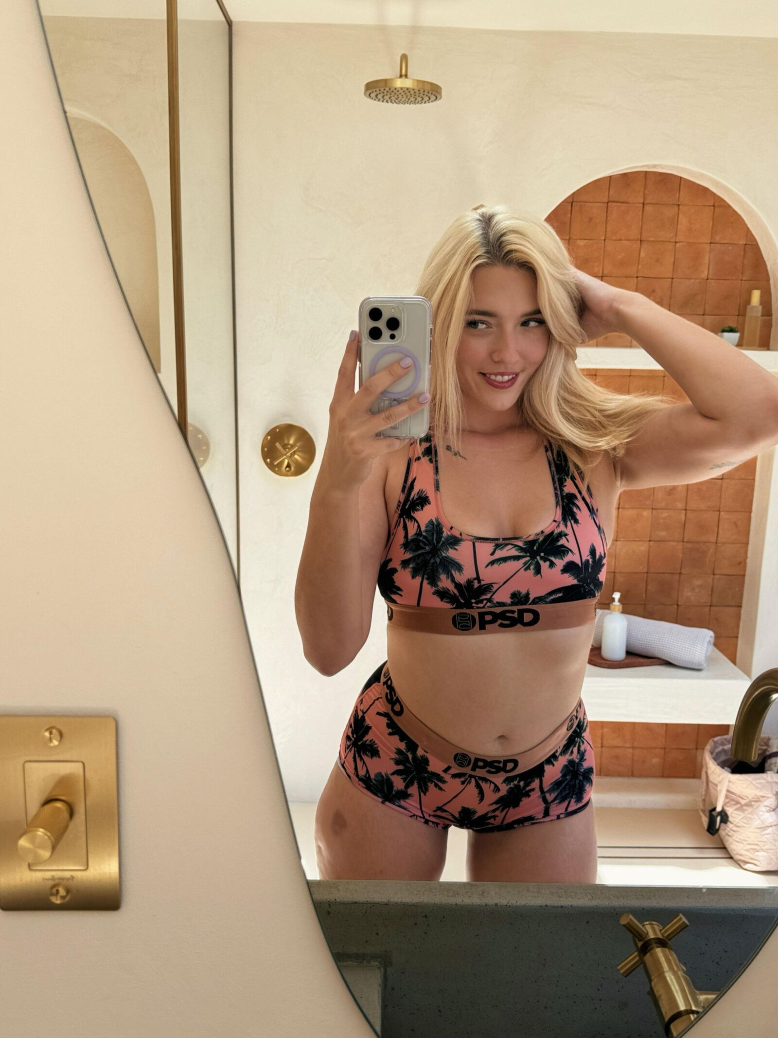 Women around the internet 