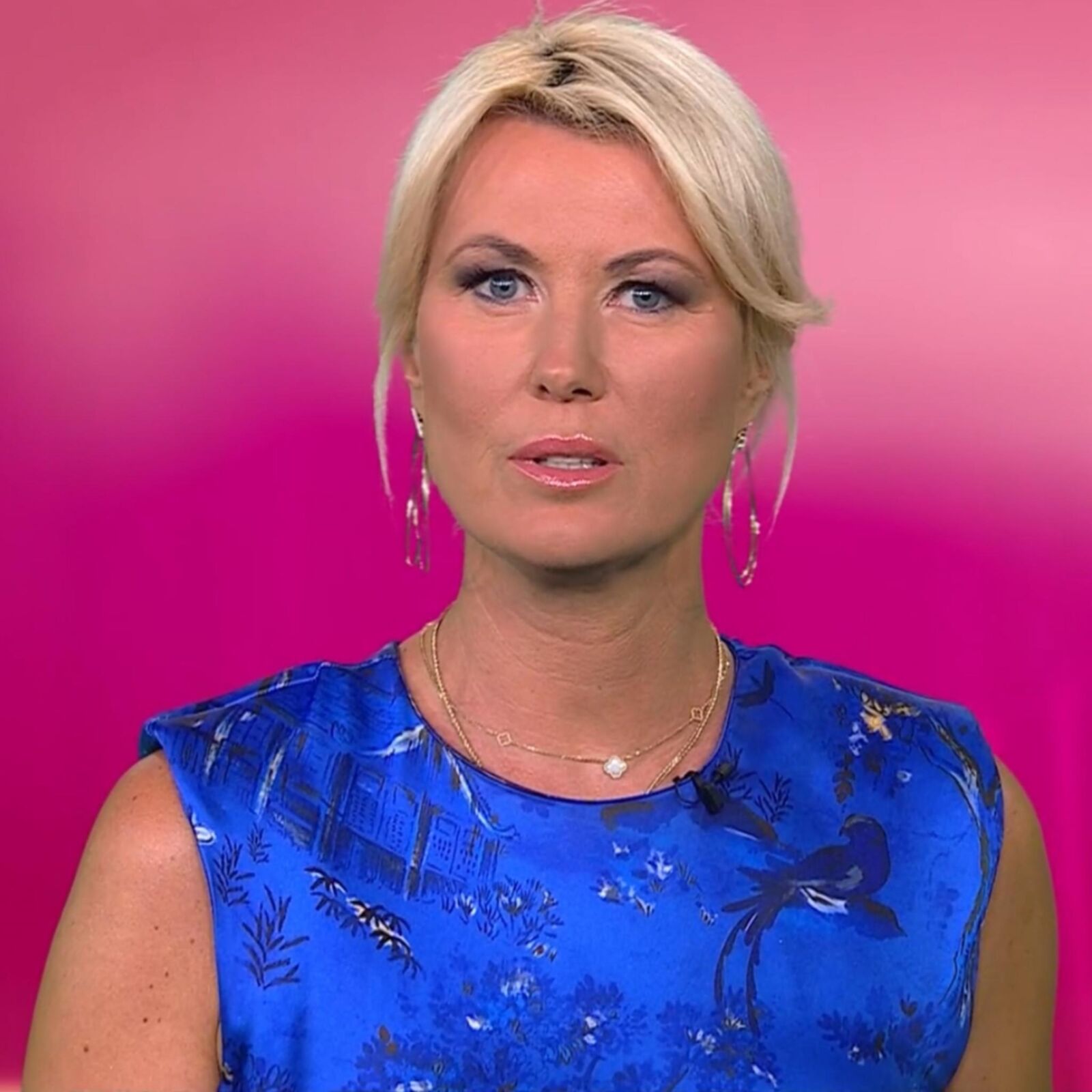 Kamilla S. geile Fickschlampe im sexy blauen Satinkleid ! 
