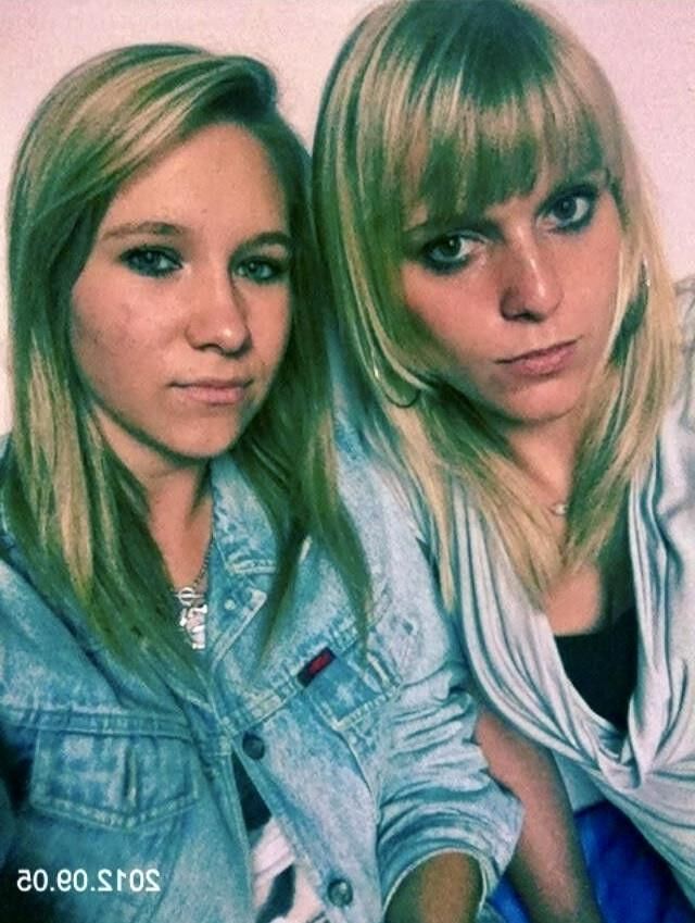 ブロンドのベイビーベッドルームのヌードとセックス