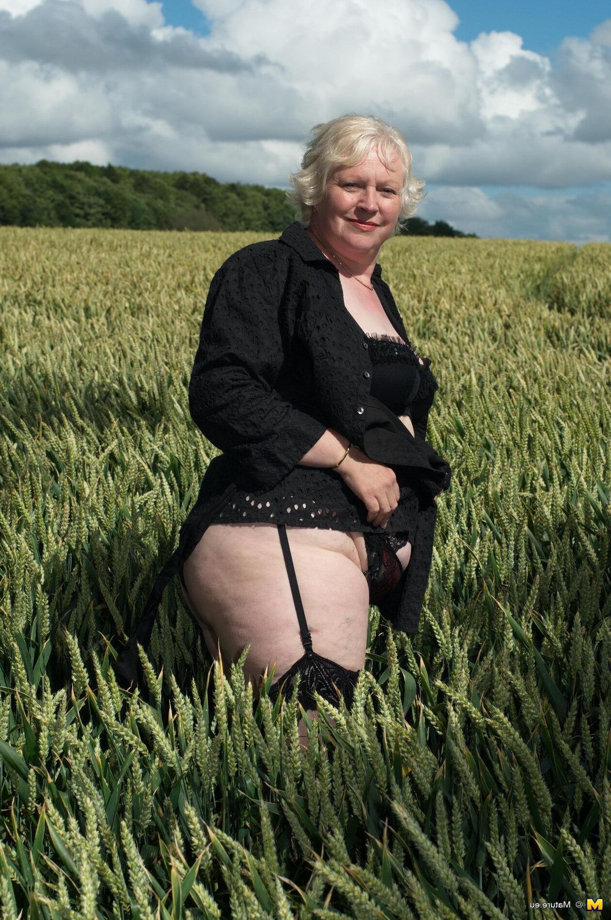 I'd love to meet this fabulous fat woman along the canal
