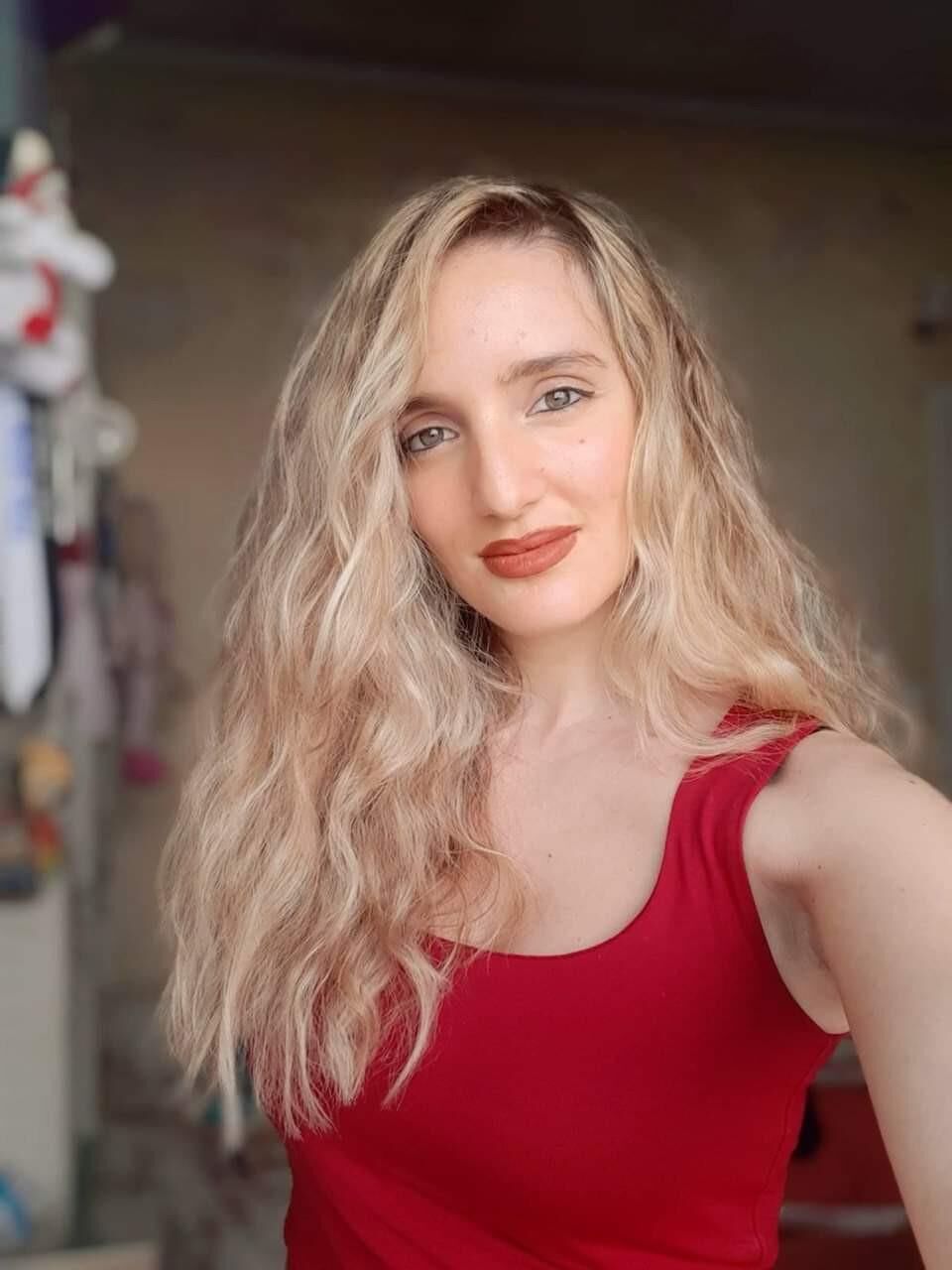 Do you think Eleni is hot?