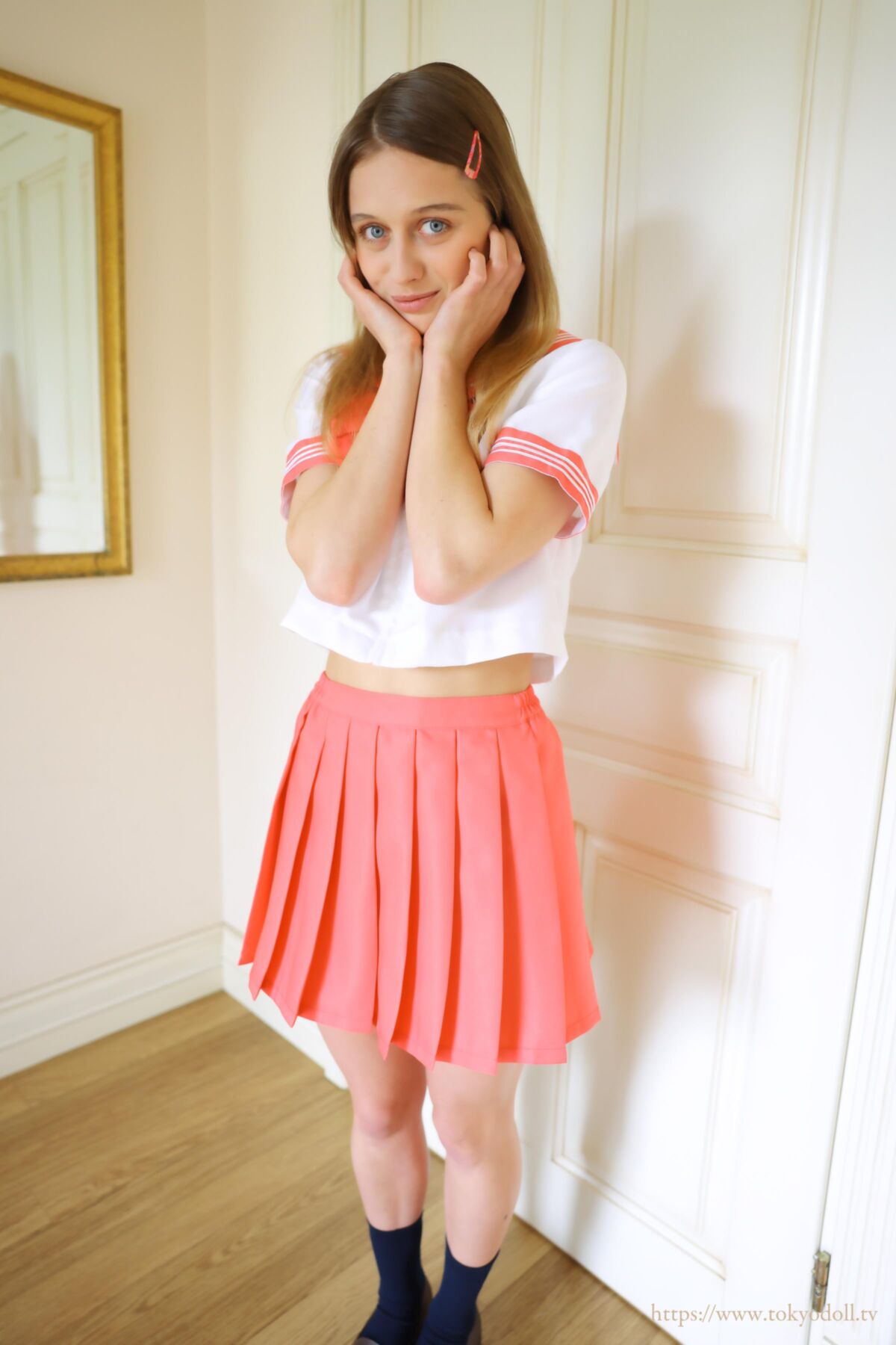 Alexa D VIP Conjunto Blusa branca, saia rosa