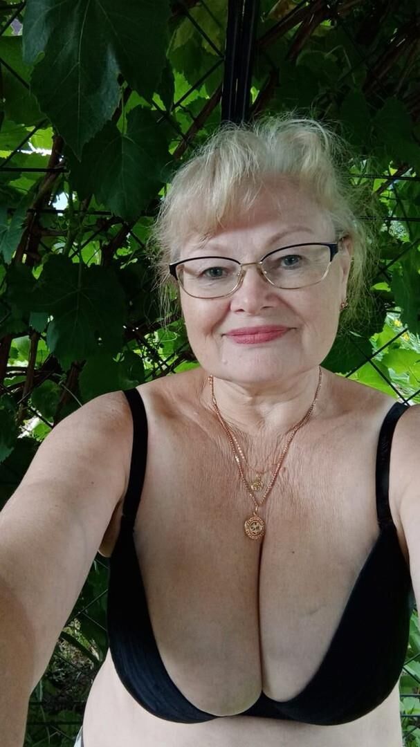 Lidia rubia madura de Moscú