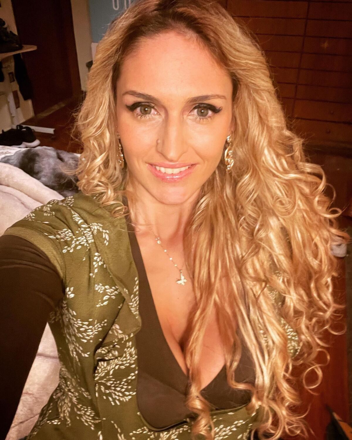 Is this Greek mature woman cum worthy?