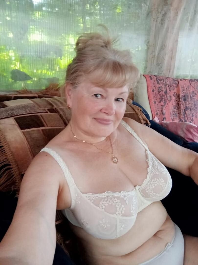 Lidia rubia madura de Moscú
