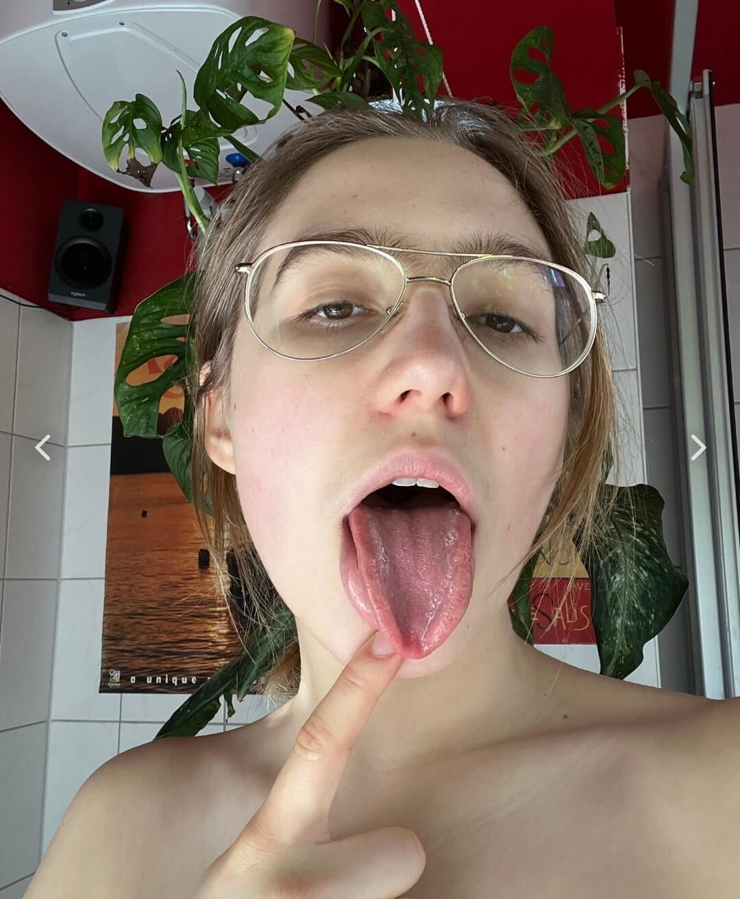 Hairy Pussy Blonde Saggy Tits Lucie