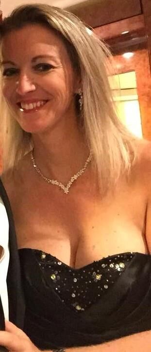 Ludivine French Milf Big Tits Grosses Loches Bandantes