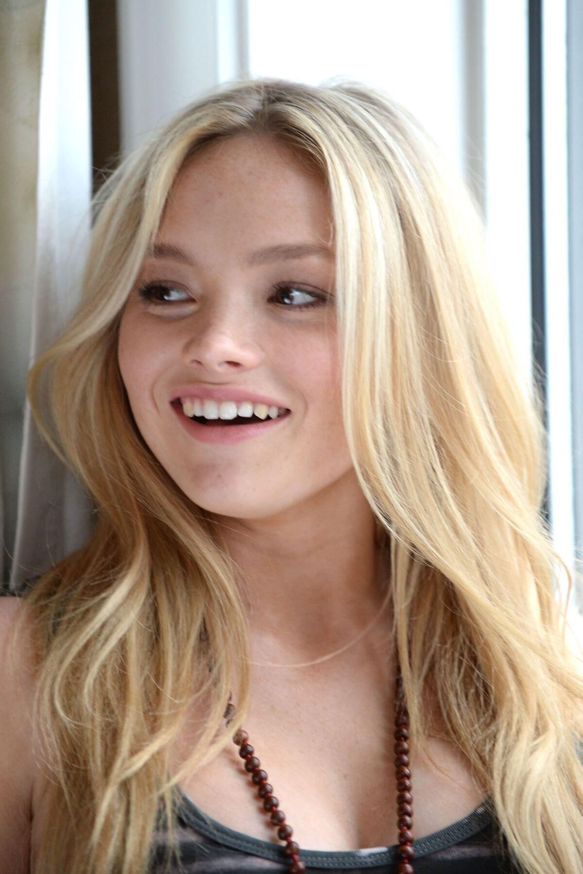 Choose one weird, crazy celeb to wake up to by their face alone