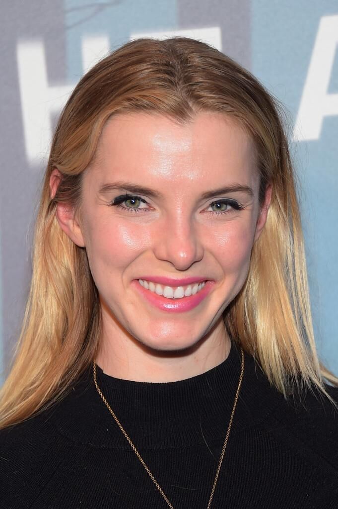 Betty Gilpin 