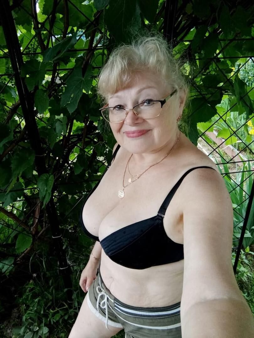 Lidia rubia madura de Moscú