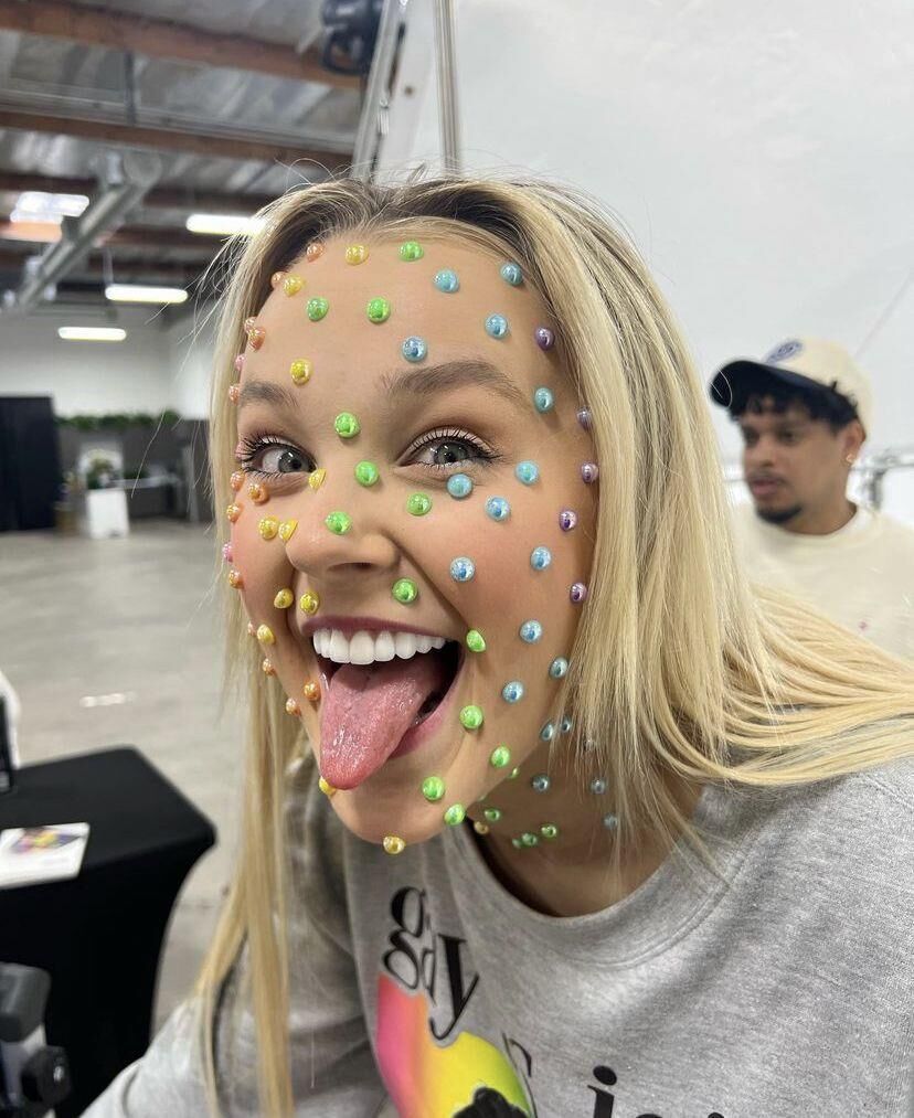 Choose one weird, crazy celeb to wake up to by their face alone