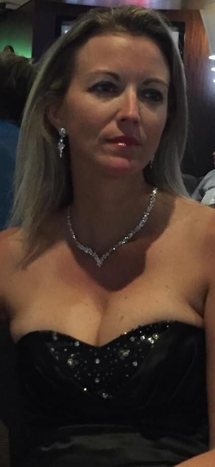 Ludivine French Milf Big Tits Grosses Loches Bandantes