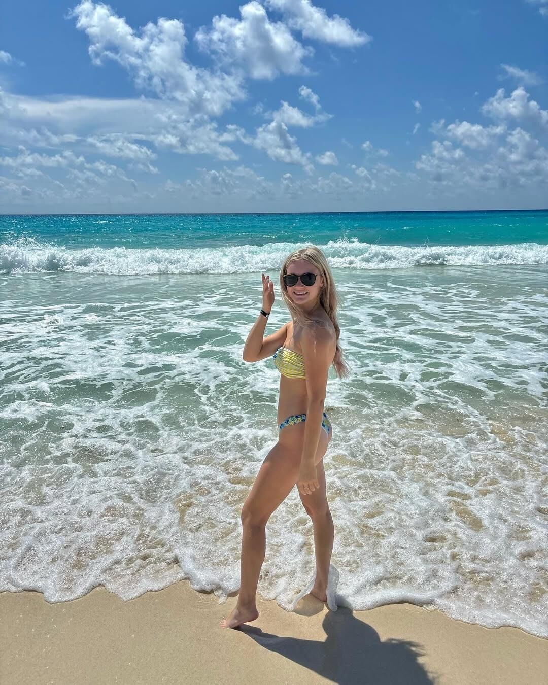 fille de sororité blanche Maisie aime être une petite pute partie