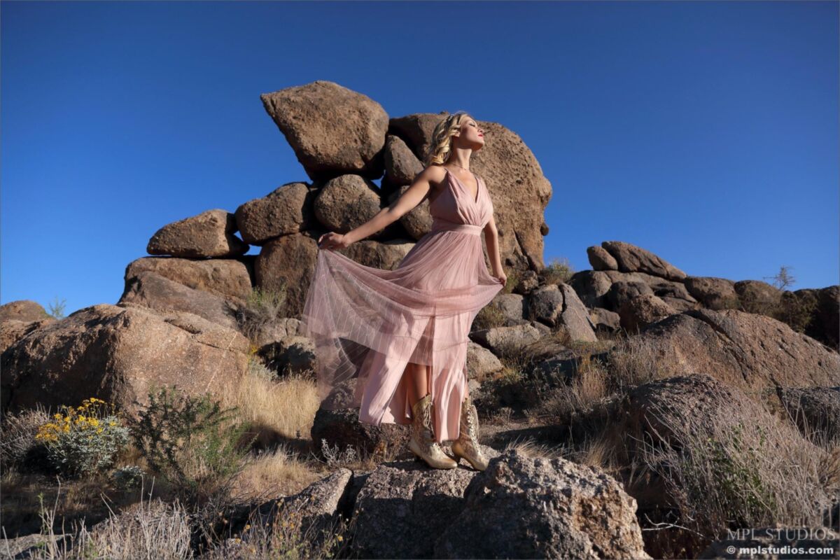 Scarlet Queen of the Desert