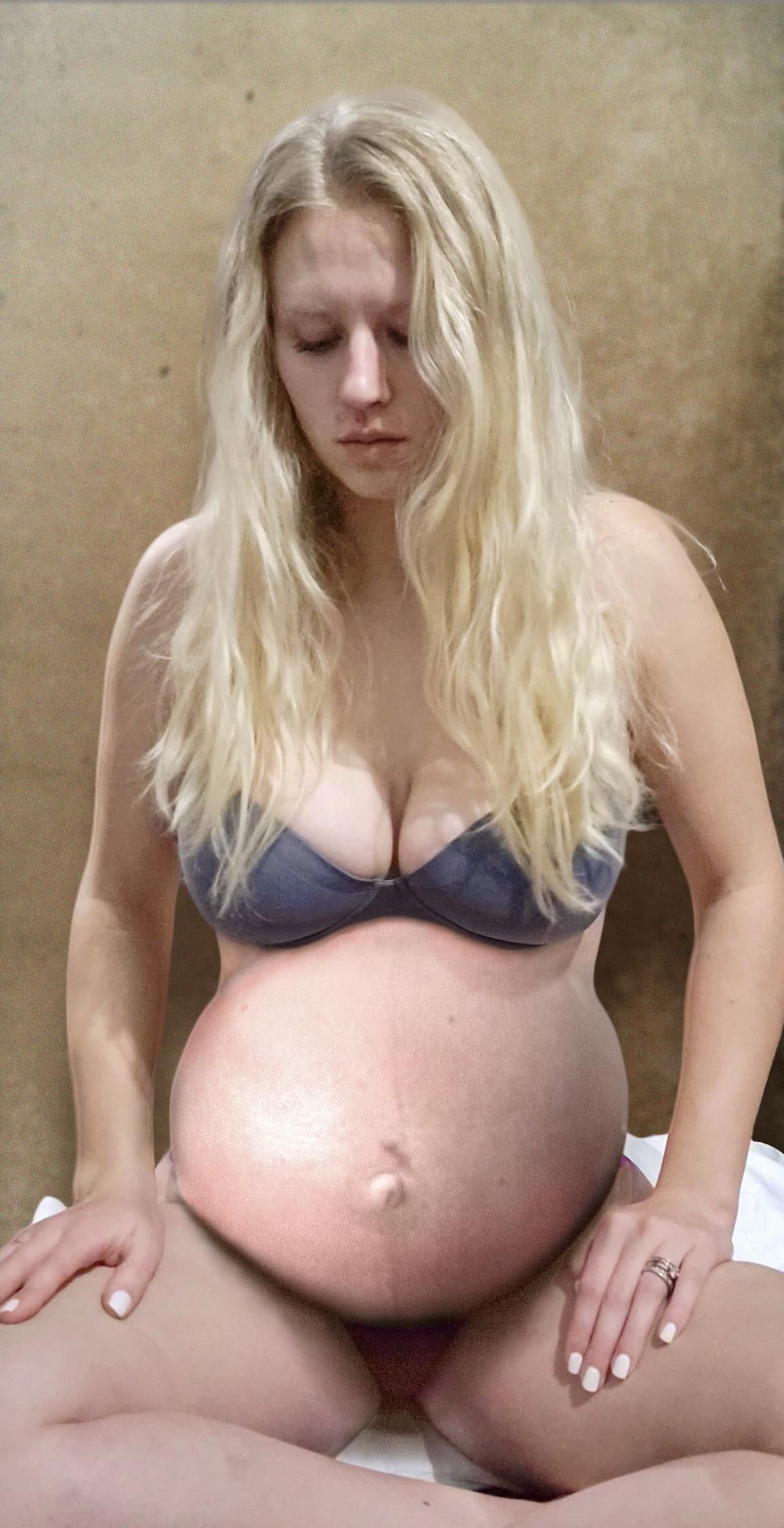 ブロンドの妊娠中の完璧なマザーロード