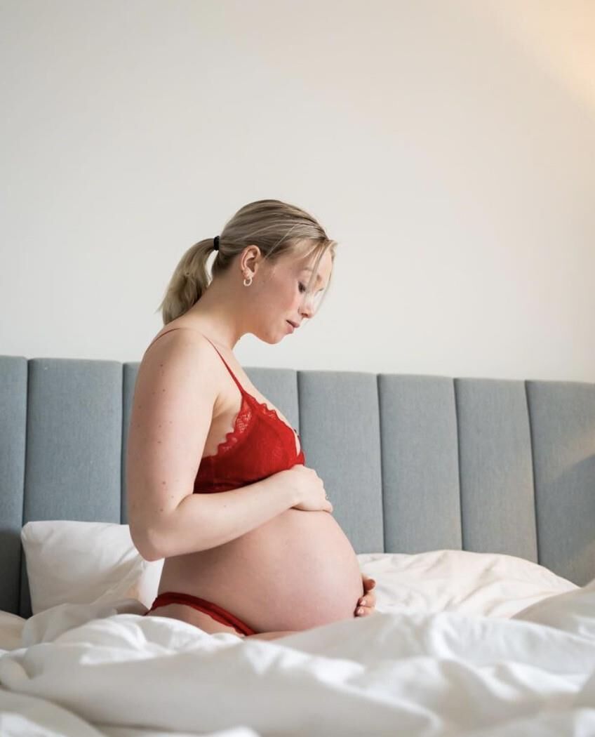 ブロンドの妊娠中の完璧なマザーロード