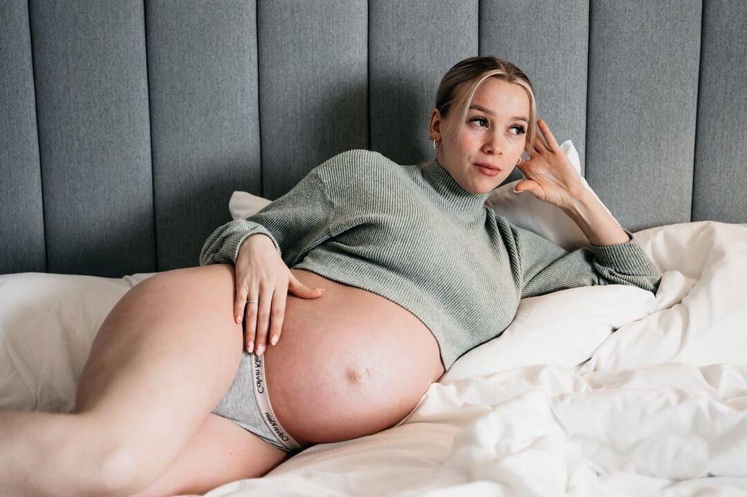 ブロンドの妊娠中の完璧なマザーロード