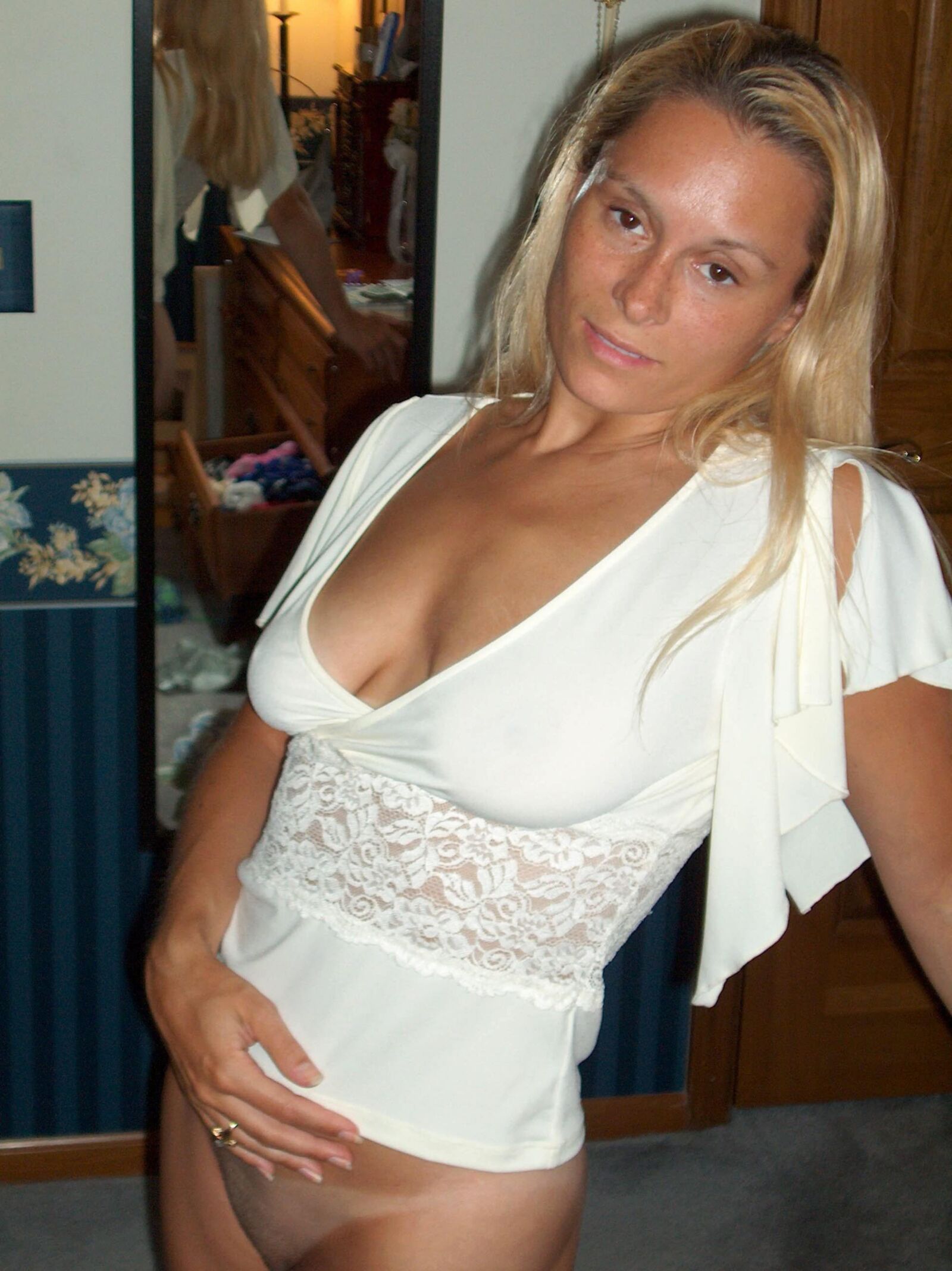 Sexy Eve in the bedroom