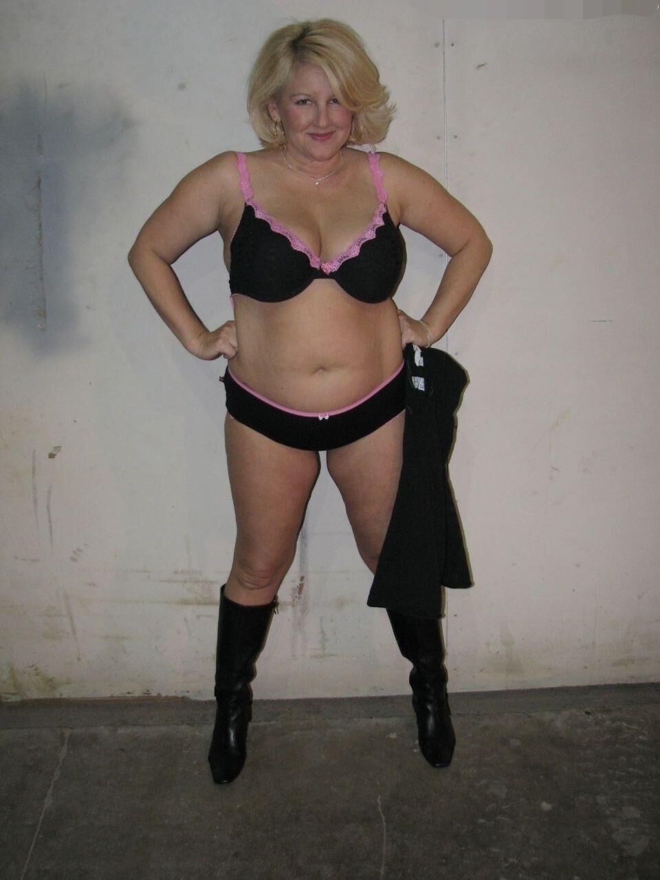Buxom MILF SunshineTexas