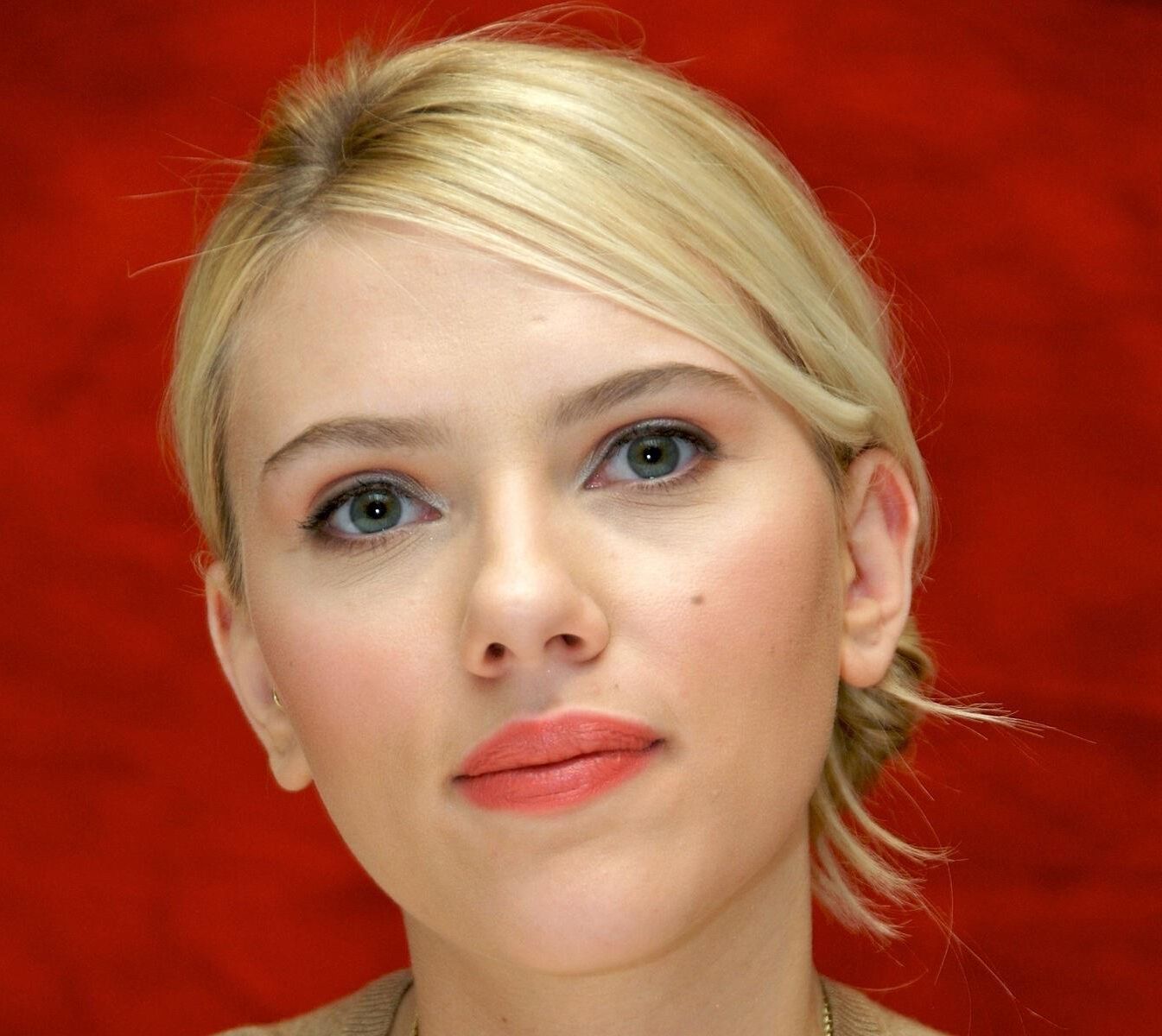 SCARLETT JOHANSSON 