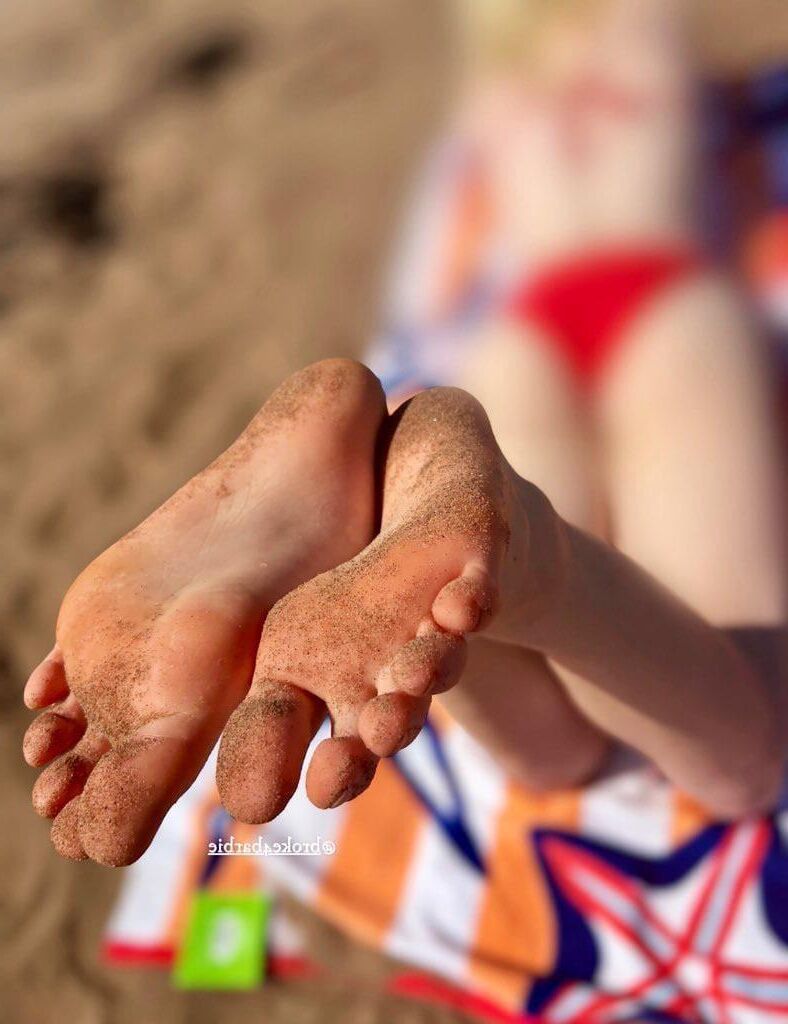 Barbie Blonde Angel Feet