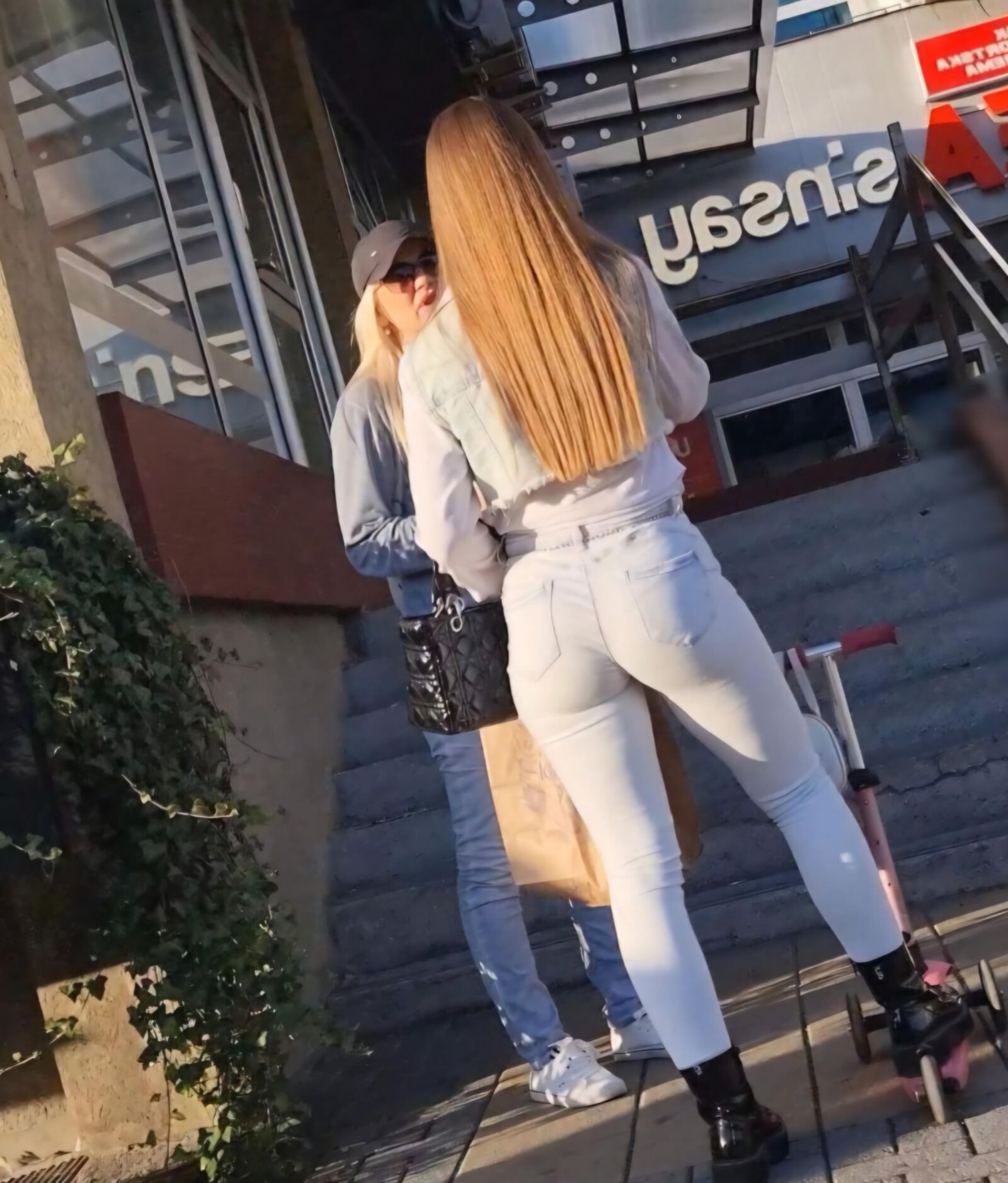 Candid Mom With Sexy Ass
