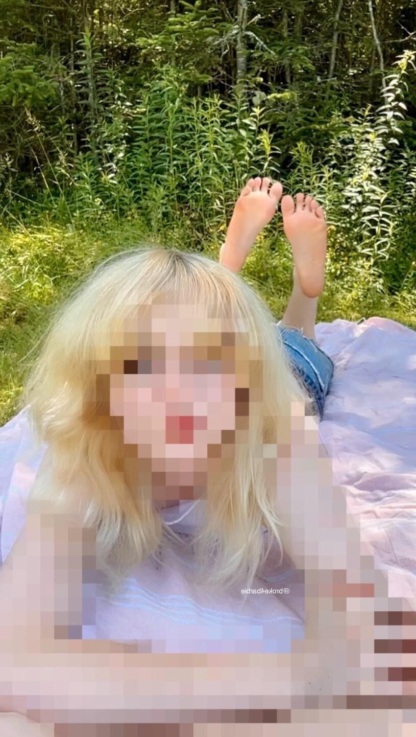 Barbie Blonde Angel Feet