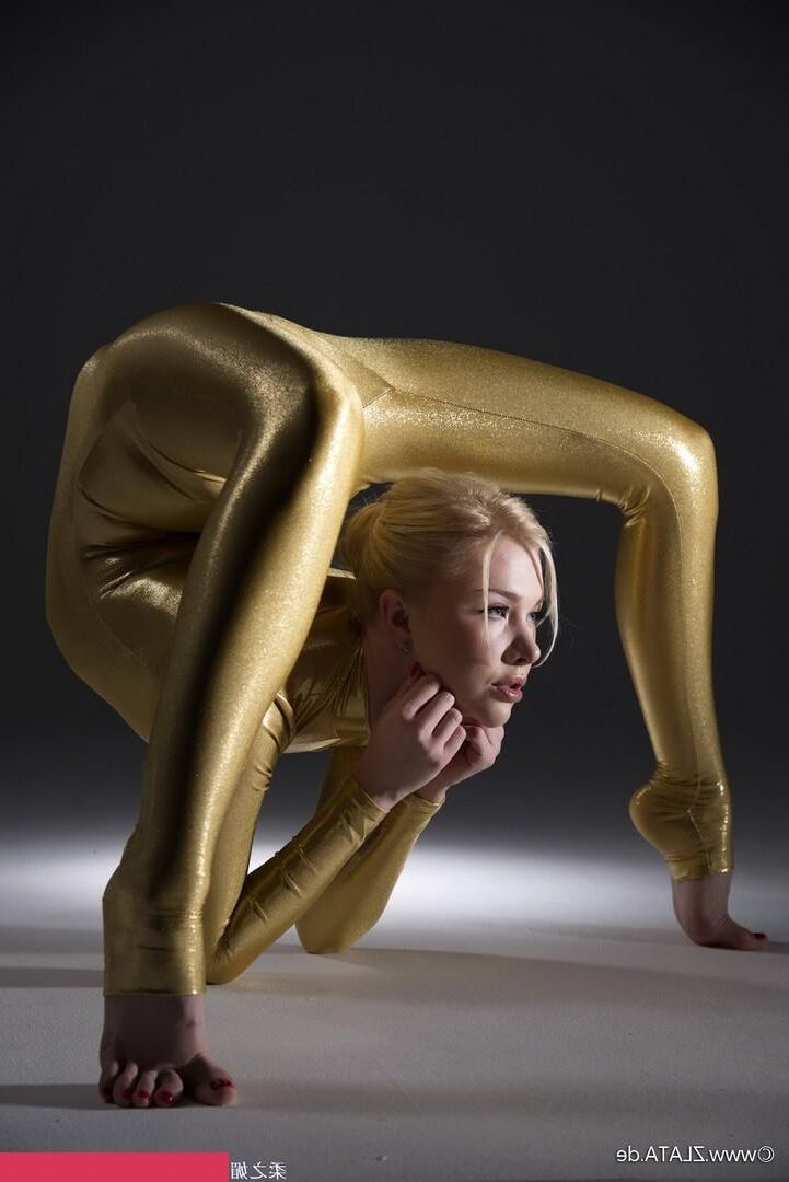 Zlat Golden Catsuit Flexibilität