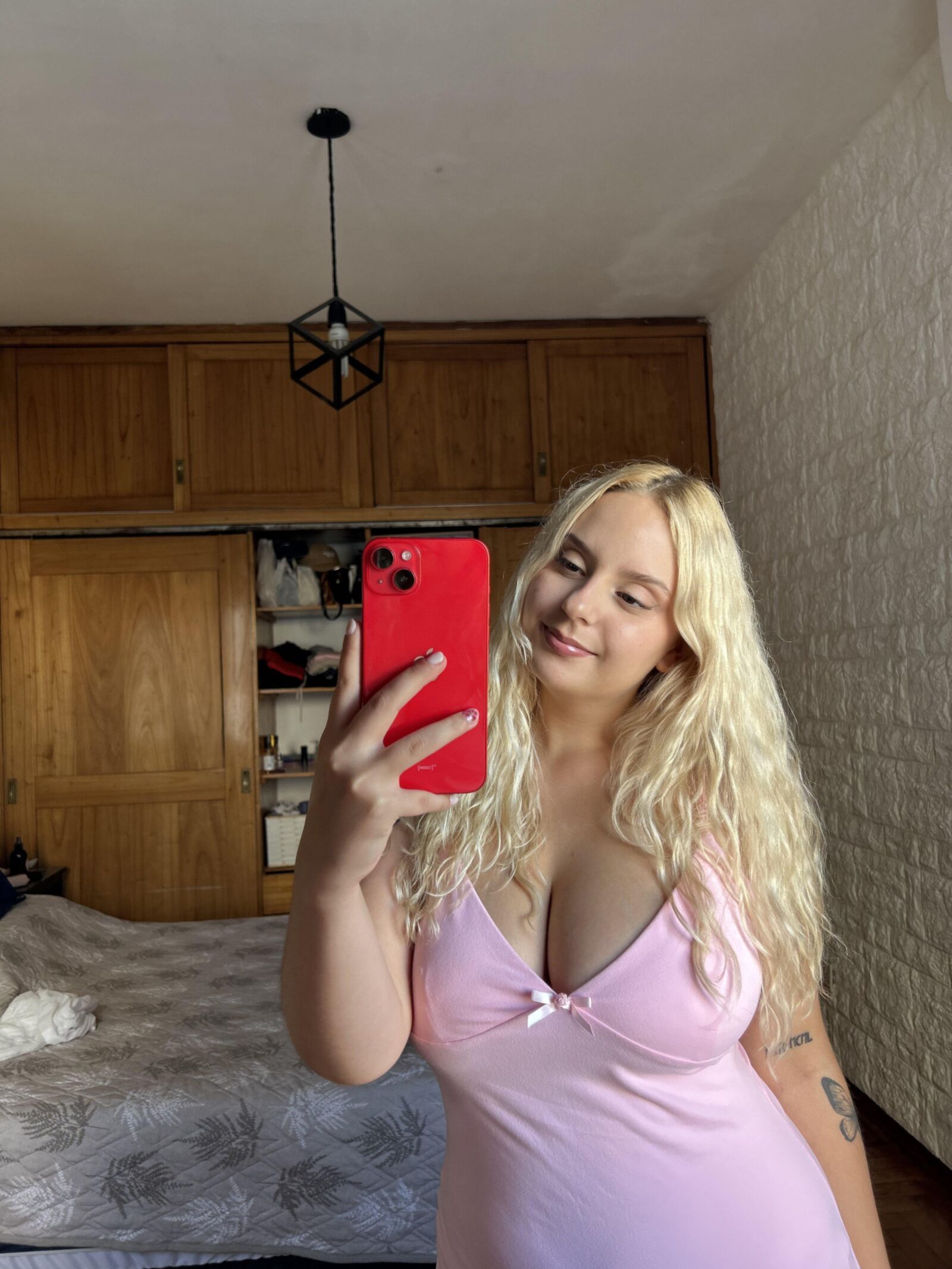 Women around the internet 