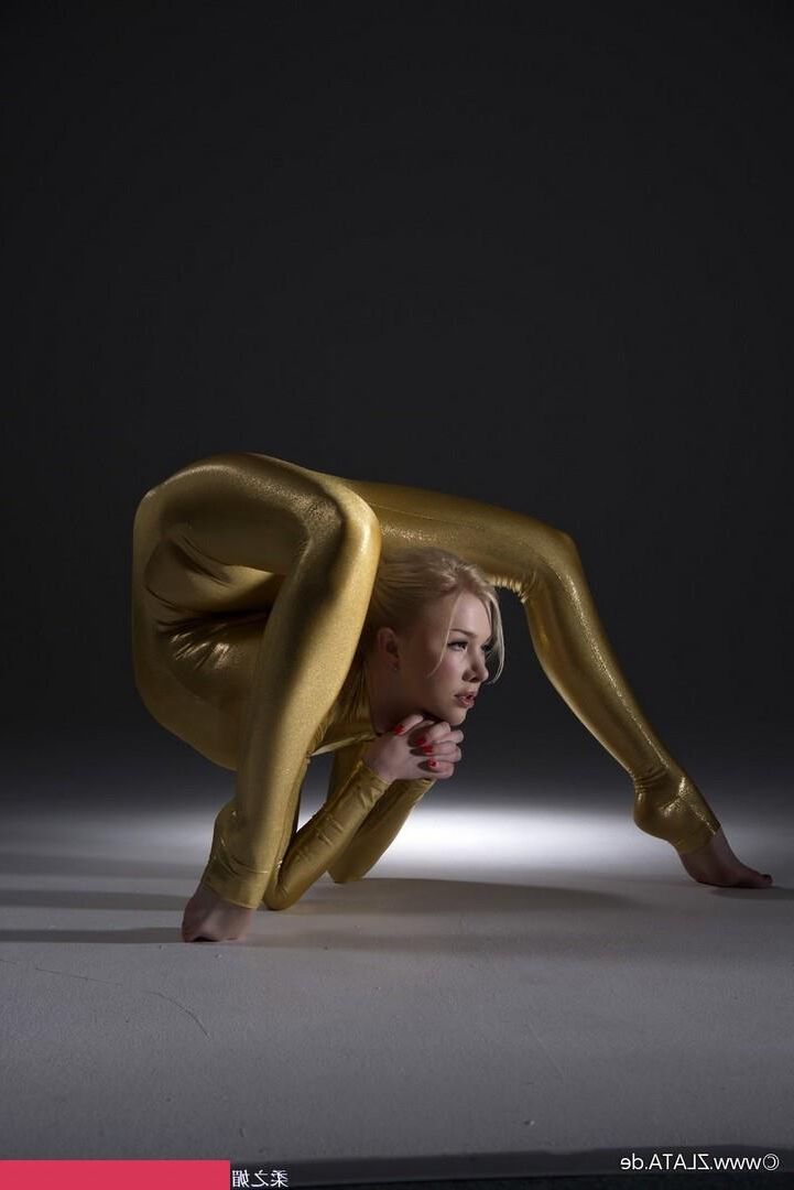 Zlat Golden Catsuit Flexibilität