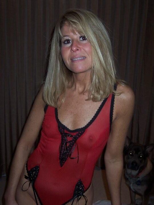 HOONTES MILF STEPHANIE (amigo da ex -esposa parece parecido)