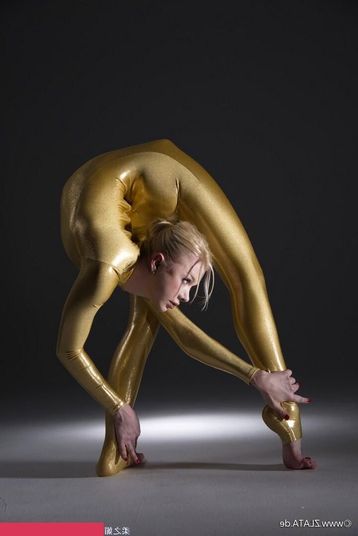 Zlat Golden Catsuit Flexibilität