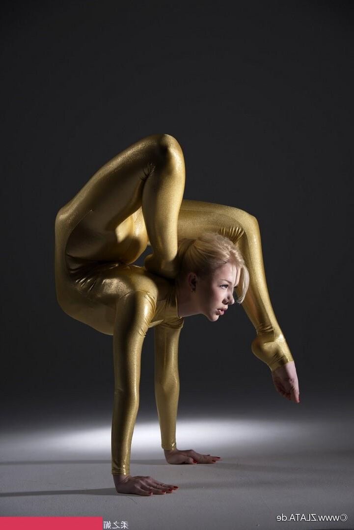 Zlat Golden Catsuit Flexibilität