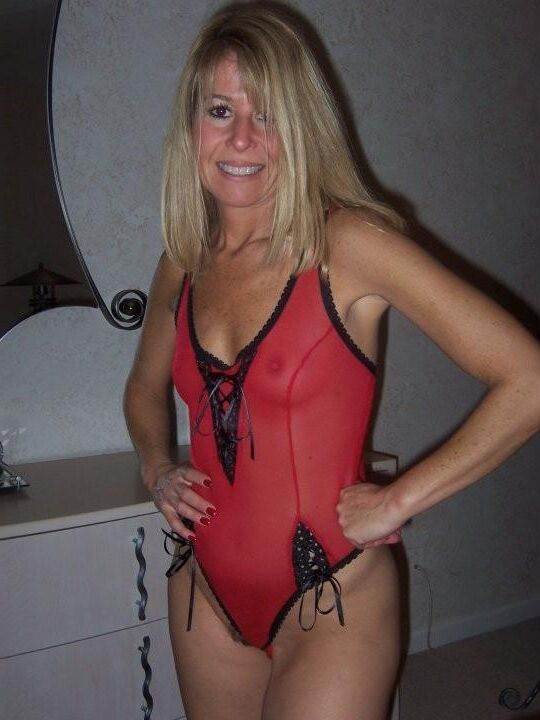 HOONTES MILF STEPHANIE (amigo da ex -esposa parece parecido)